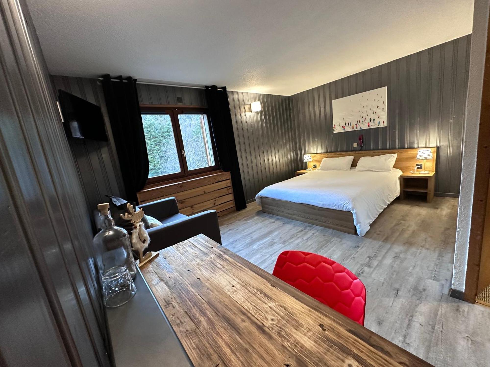 Fontaine Du Mont Blanc & Hotel Les Houches